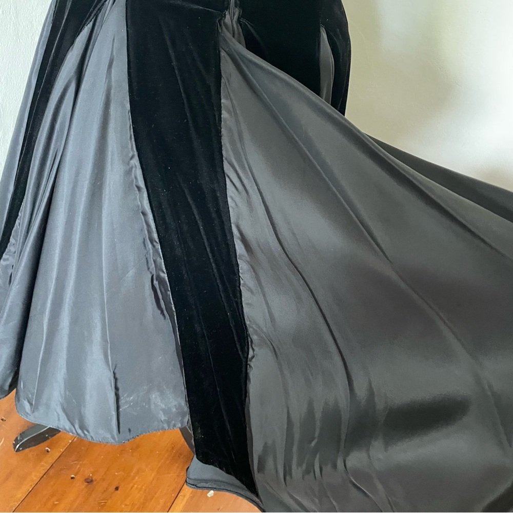 Vintage Elegant Strapless Black Velvet Dress STUNNING Size: 5/6 MADE IN USA 🇺🇸 - Picture 10 of 11